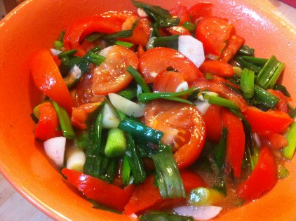 salata_rosii_ceapa verde